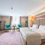 מלון Dosso Dossi Old 4*